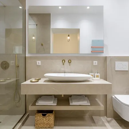 Villa Koukaki Cielo 10 *
